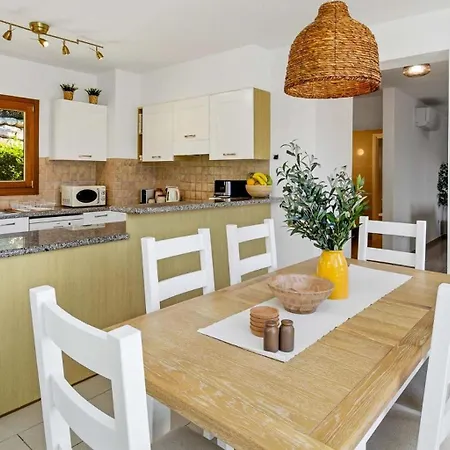 Beautiful, Modern Junior Ez02 - Minimi - With Communal Pool And Lovely Views, Aphrodite Hills Kouklia