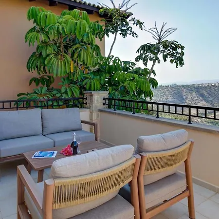 Beautiful, Modern Junior Ez02 - Minimi - With Communal Pool And Lovely Views, Aphrodite Hills * Kouklia
