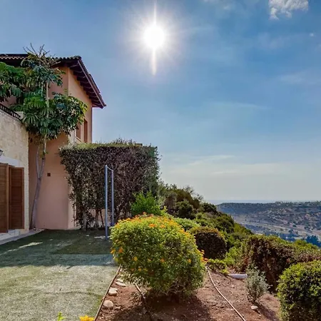 Villa Beautiful, Modern Junior Ez02 - Minimi - With Communal Pool And Lovely Views, Aphrodite Hills Kouklia