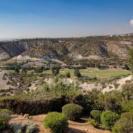 Villa Beautiful, Modern Junior Ez02 - Minimi - With Communal Pool And Lovely Views, Aphrodite Hills Kouklia