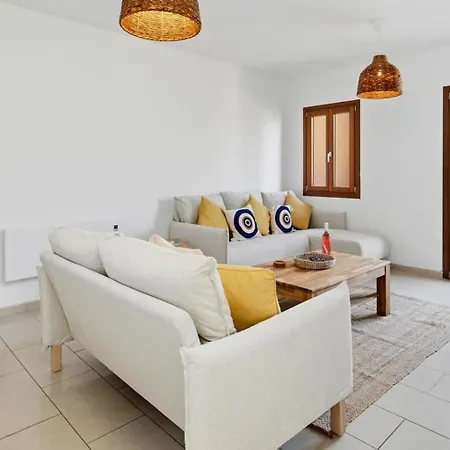 Beautiful, Modern Junior Ez02 - Minimi - With Communal Pool And Lovely Views, Aphrodite Hills Villa