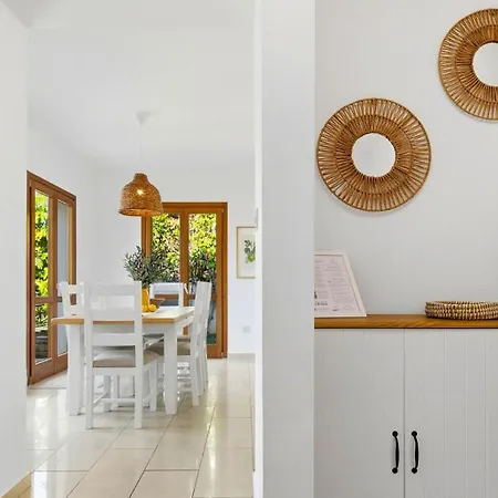 Beautiful, Modern Junior Ez02 - Minimi - With Communal Pool And Lovely Views, Aphrodite Hills Villa *