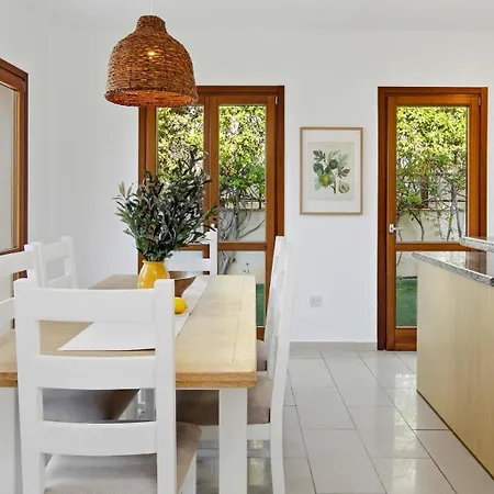 Beautiful, Modern Junior Ez02 - Minimi - With Communal Pool And Lovely Views, Aphrodite Hills Villa Kouklia