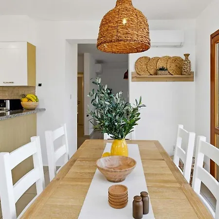 Beautiful, Modern Junior Ez02 - Minimi - With Communal Pool And Lovely Views, Aphrodite Hills