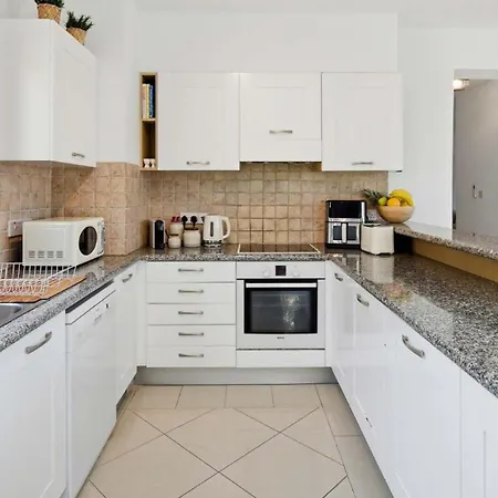 Beautiful, Modern Junior Ez02 - Minimi - With Communal Pool And Lovely Views, Aphrodite Hills * Kouklia