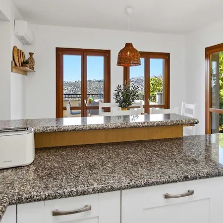 Beautiful, Modern Junior Ez02 - Minimi - With Communal Pool And Lovely Views, Aphrodite Hills Villa Kouklia