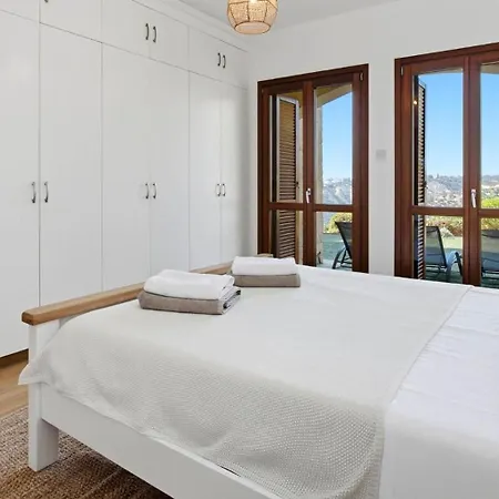 Beautiful, Modern Junior Ez02 - Minimi - With Communal Pool And Lovely Views, Aphrodite Hills