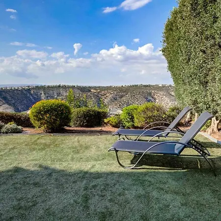 Beautiful, Modern Junior Ez02 - Minimi - With Communal Pool And Lovely Views, Aphrodite Hills *
