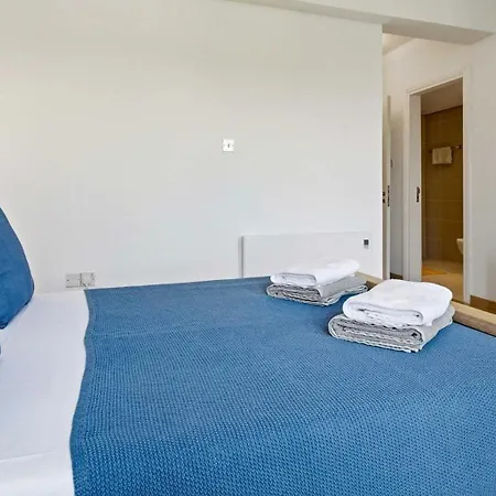Beautiful, Modern Junior Ez02 - Minimi - With Communal Pool And Lovely Views, Aphrodite Hills Villa Kouklia