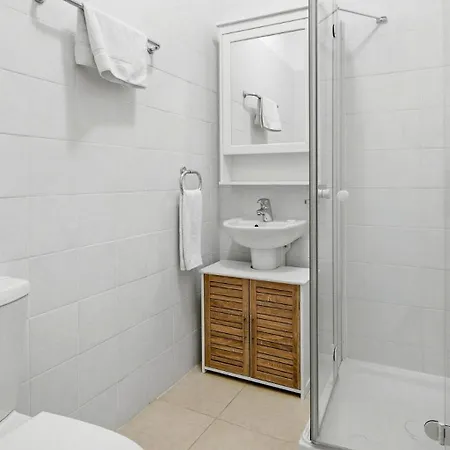 Beautiful, Modern Junior Ez02 - Minimi - With Communal Pool And Lovely Views, Aphrodite Hills Villa *