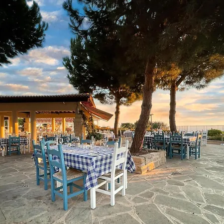 Beautiful, Modern Junior Ez02 - Minimi - With Communal Pool And Lovely Views, Aphrodite Hills Villa