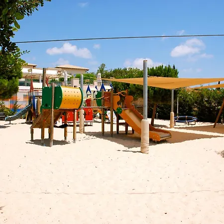 Beautiful, Modern Junior Ez02 - Minimi - With Communal Pool And Lovely Views, Aphrodite Hills *